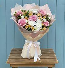 Букет цветов из:  Гвоздики, Орхидеи и Розы в Вязниках