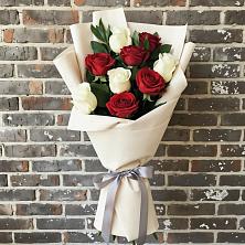 Букет красно-белые розы в Вязниках Букет цветов из:  Розы в Вязниках