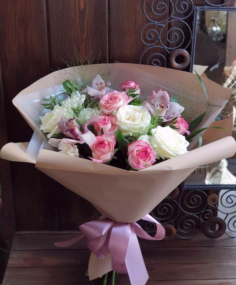 Букет цветов из: Гвоздики, Орхидеи, Розы и Хризантемы в Вязниках