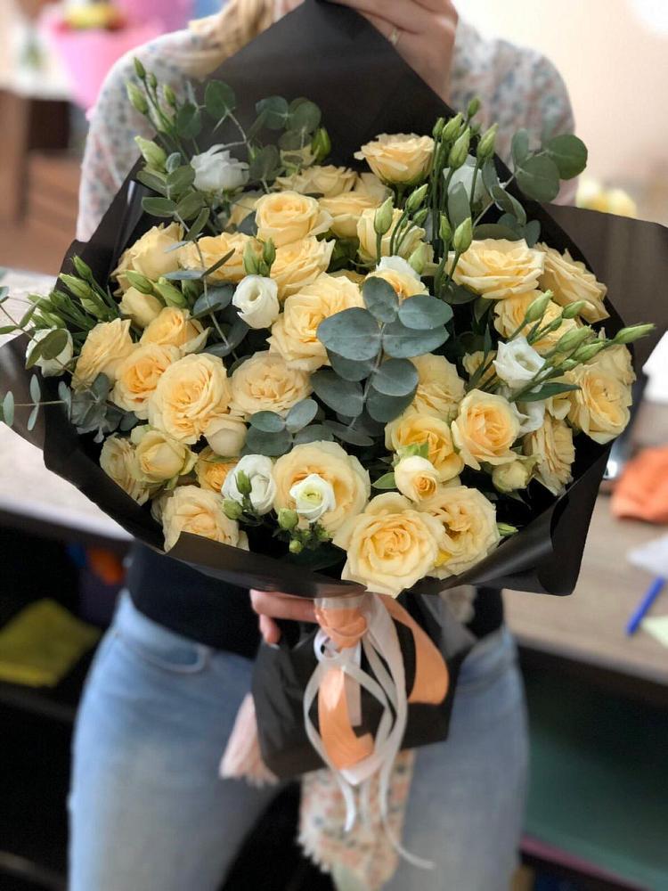 Букет цветов из: Розы и Лизиантусы в Вязниках