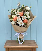 Букет яркий комплимент в Вязниках Букет цветов из: Альстромерии, Лизиантусы, Розы и Хризантемы в Вязниках