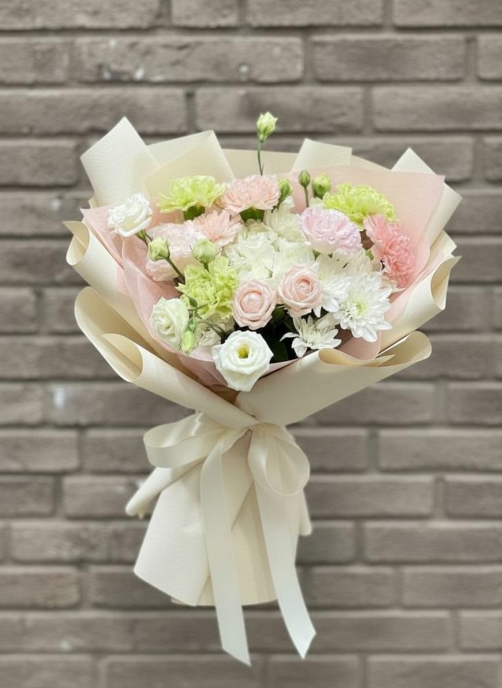 Букет Трепет мечты в Вязниках Букет цветов из: Гвоздики, Розы, Лизиантусы и Хризантемы в Вязниках