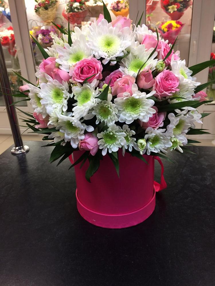 Цветочная композиция из Розы и Хризантемы в шляпной коробке в Вязниках