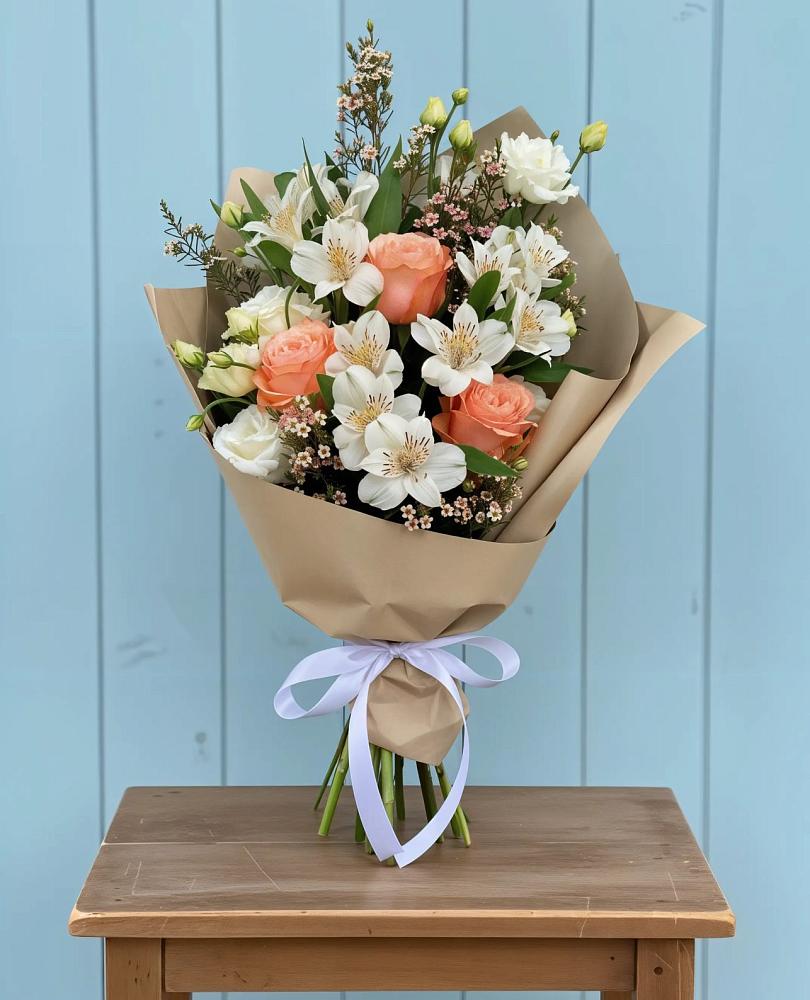 Букет цветов из: Альстромерии, Лизиантусы, Розы и Хризантемы в Вязниках