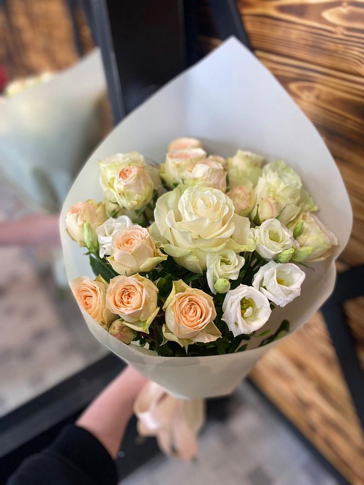 Букет цветов из: Розы и Лизиантусы в Вязниках